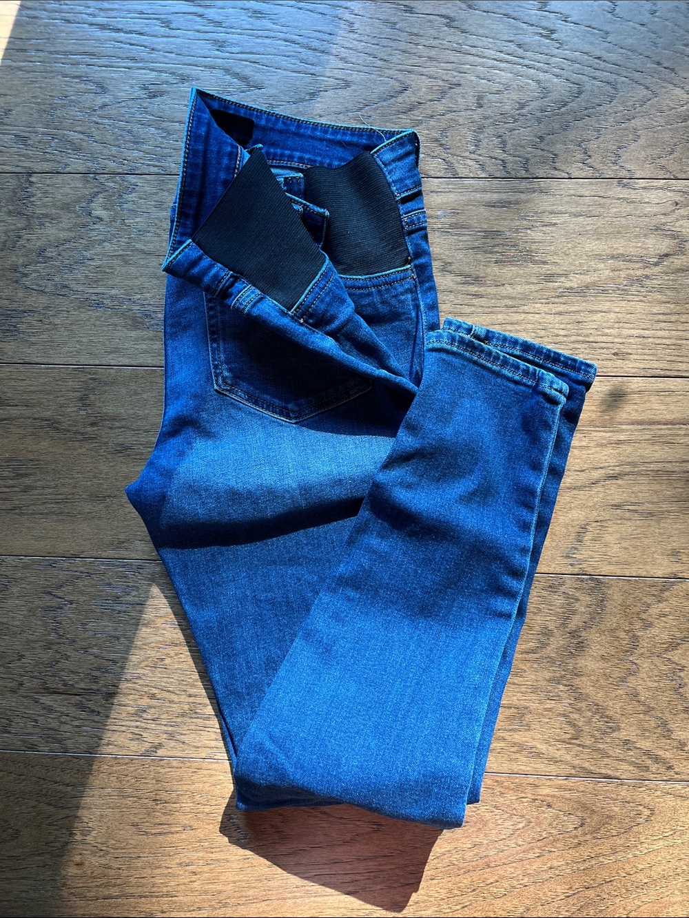 Like new Joe's maternity skinny jean with easy side panels